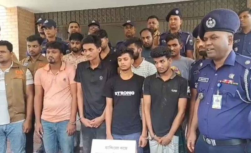 ডিআইজি ও সচিব পরিচয়ে প্রতারণায় নাটোরে ইমো হ্যাকার চক্রের ৯ সদস্য গ্রেফতার